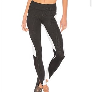 Revolve lukka lux Duga Topographic Legging